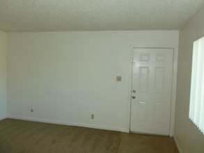 210 W Dakota Ave in Fresno, CA - Building Photo - Building Photo