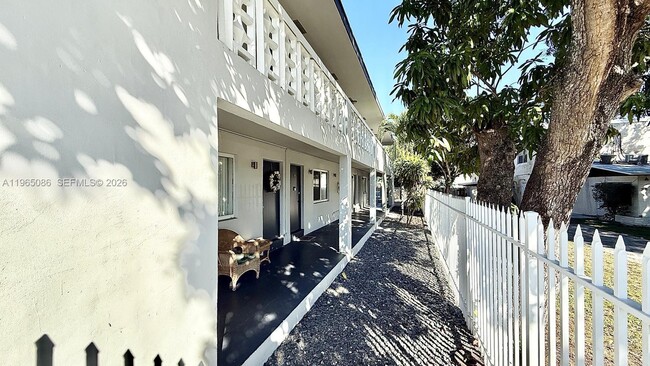 42 SW 14th St in Dania Beach, FL - Building Photo - Building Photo