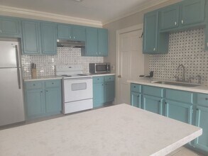 1006 Sealy Ave in Galveston, TX - Building Photo - Building Photo