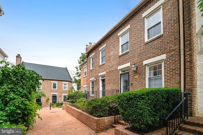 property at 1142 N Pitt St