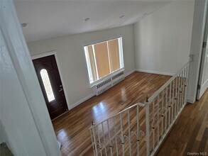41 Peach Pl in Bay Shore, NY - Building Photo - Building Photo