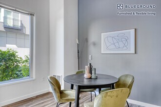 12269 NE 12th Ln in Bellevue, WA - Building Photo - Building Photo