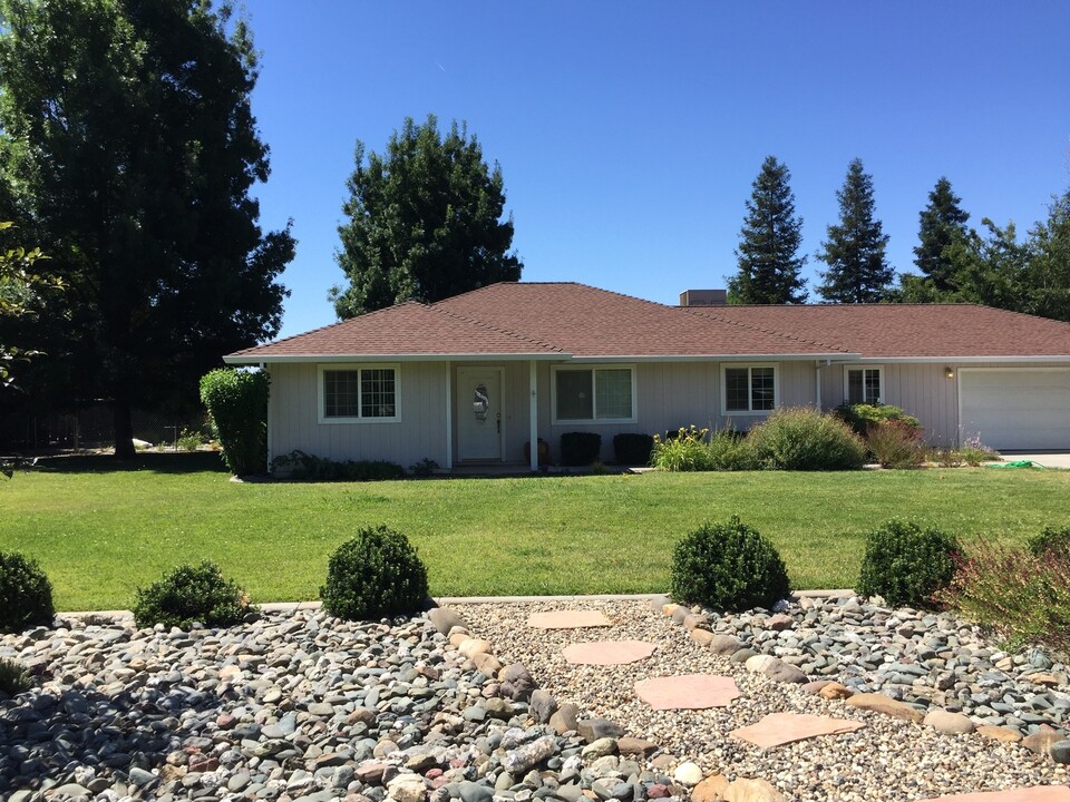 35 Nirvana Ct in Red Bluff, CA - Building Photo