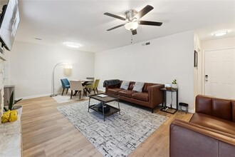 5132 Amesbury Dr in Dallas, TX - Building Photo - Building Photo