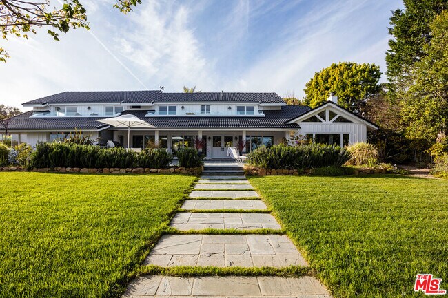 29225 Cliffside Dr in Malibu, CA - Building Photo - Building Photo