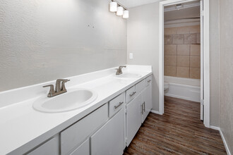 Park Place Apartments in Wichita Falls, TX - Building Photo - Interior Photo