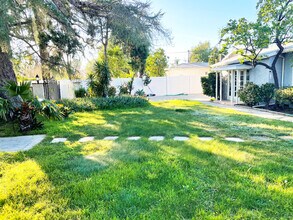 15341 Cohasset St in Van Nuys, CA - Foto de edificio - Building Photo