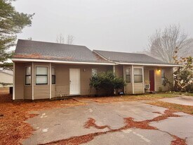 224 Quail Valley Dr in Batesville, AR - Building Photo