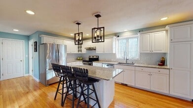 89 Nashua Rd in Pelham, NH - Foto de edificio - Building Photo