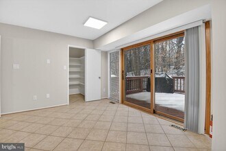 10949 Whiterim Dr in Potomac, MD - Building Photo - Building Photo