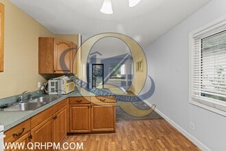 1235 Crawford St in Flint, MI - Building Photo - Building Photo