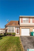 2657 Tamlynn Ct in Easton, PA - Building Photo