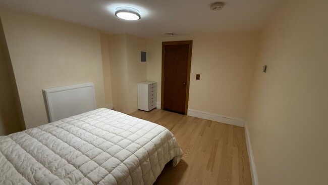 37 Oak St, Unit 1 room in Boston, MA - Building Photo - Building Photo