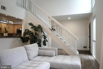 129 Willow Pl in Sterling, VA - Building Photo - Building Photo