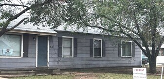 3102 Duke St in Lubbock, TX - Building Photo