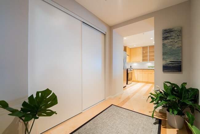 38 Front St in Nanaimo, BC - Building Photo - Building Photo