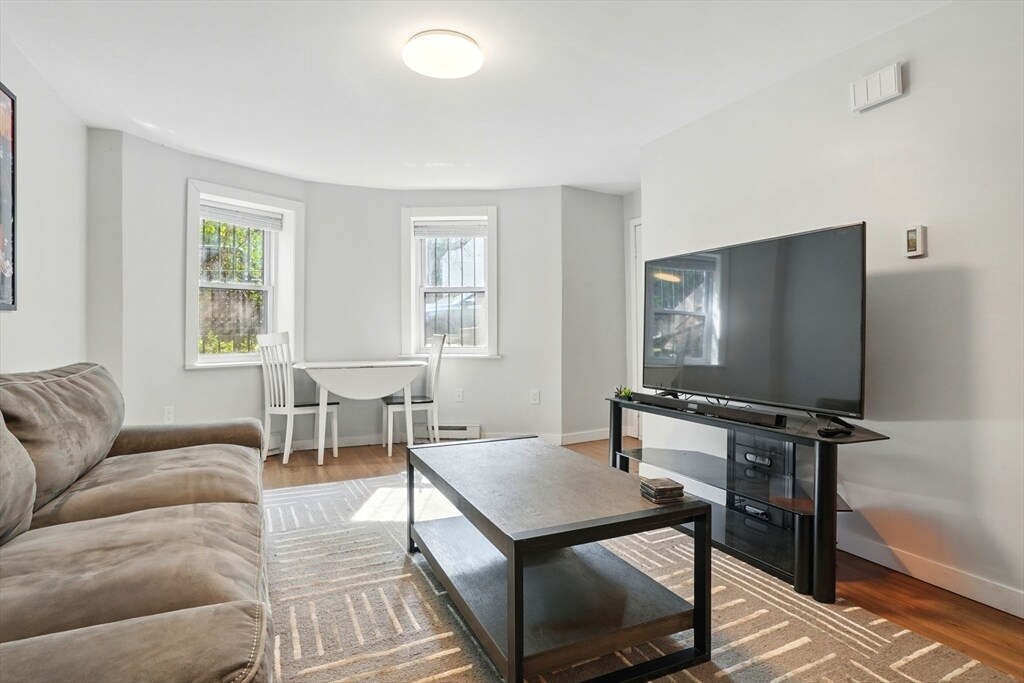 80 E Brookline St in Boston, MA - Building Photo