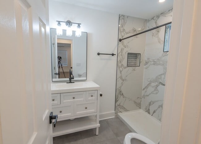 3822 Bakers Ferry Rd SW in Atlanta, GA - Foto de edificio - Building Photo