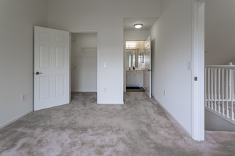 Rosemont Brookhaven in Bellport, NY - Foto de edificio - Interior Photo
