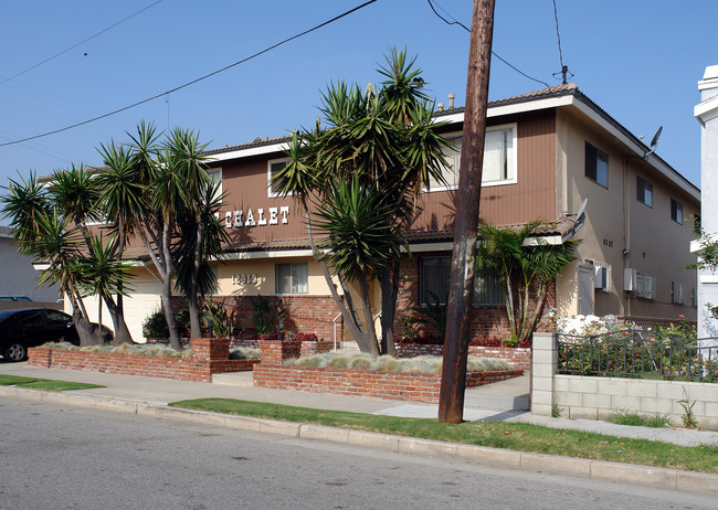 Le Chalet in Hawthorne, CA - Building Photo - Building Photo