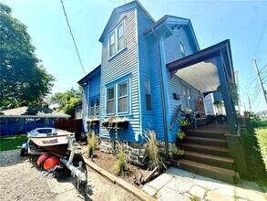 26 Hall Ave in Newport, RI - Building Photo - Building Photo