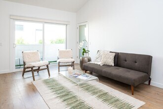 717 Orlando Ave in Los Angeles, CA - Building Photo - Building Photo