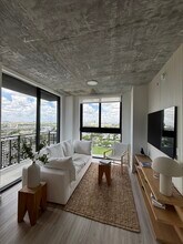 1740 NW 1st Ave, Unit B1 in Miami, FL - Building Photo - Building Photo