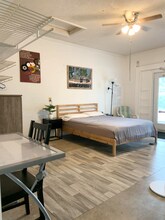 12137 Riverhills Dr in Tampa, FL - Building Photo - Building Photo