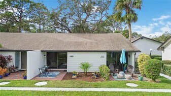 3505 Longmeadow in Sarasota, FL - Building Photo