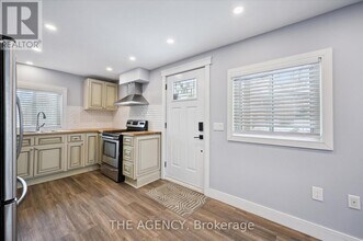 26 Bergey St in Cambridge, ON - Building Photo - Building Photo