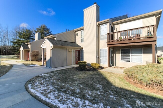 455 Hawthorne Pl in Morganville, NJ - Foto de edificio - Building Photo