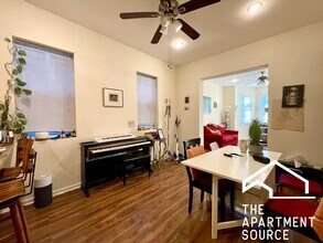 1921 N Francisco Ave, Unit 1 in Chicago, IL - Foto de edificio - Building Photo