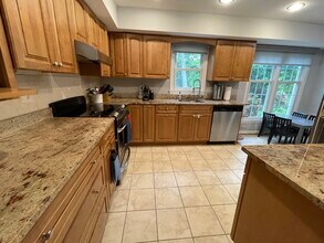 11920 Gainsborough Rd in Potomac, MD - Building Photo - Building Photo