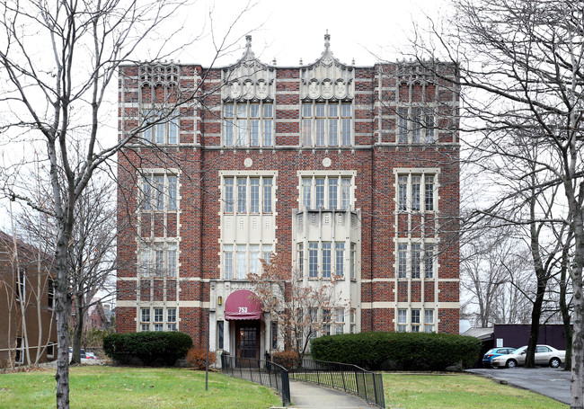 753 W Market St in Akron, OH - Building Photo - Building Photo