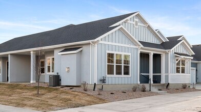 531 N Legend Way, Unit #B in Mapleton, UT - Foto de edificio - Building Photo