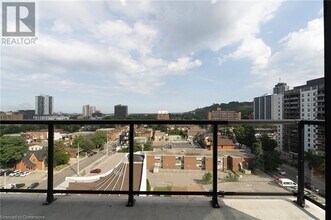 24 Augusta St in Hamilton, ON - Building Photo - Building Photo
