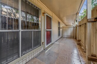 8201 Richmond Ave. in Houston, TX - Building Photo - Building Photo