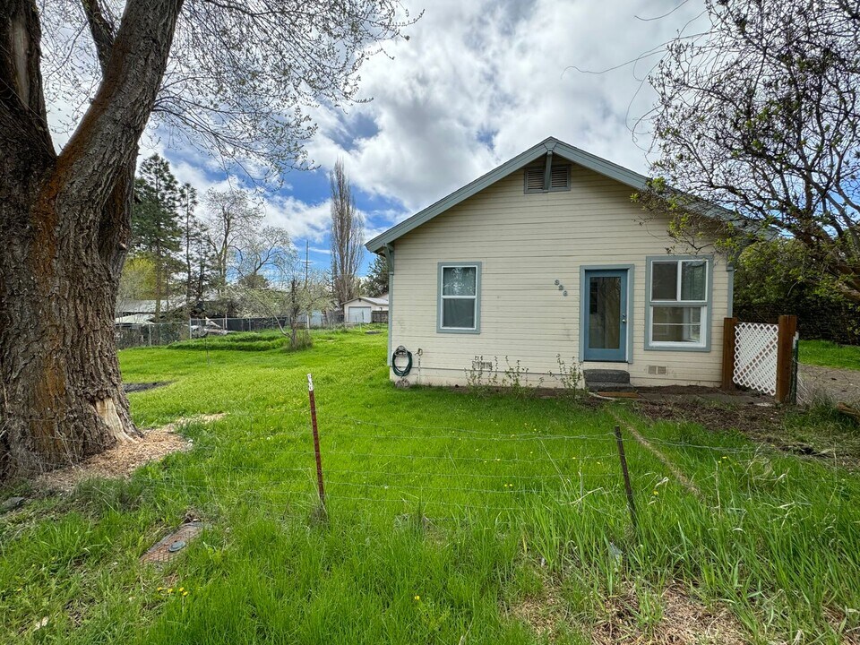 326 Torrey St in Klamath Falls, OR - Building Photo