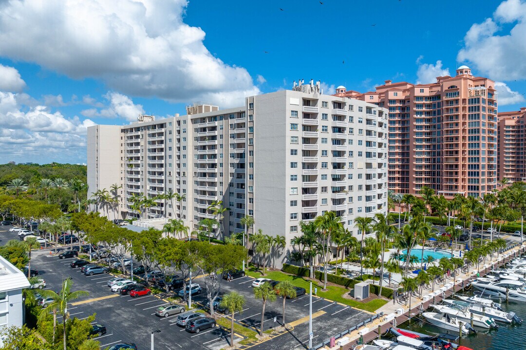 Gables Waterway Towers in Miami, FL - Building Photo