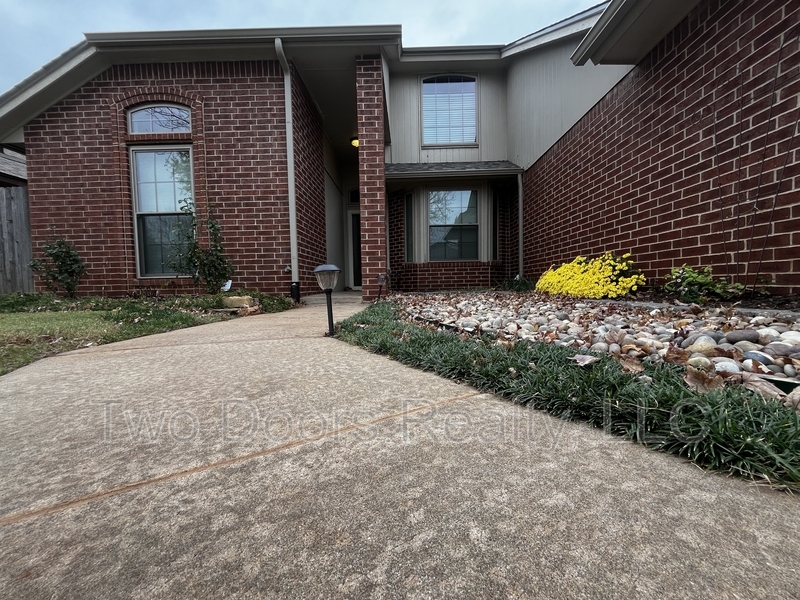 16919 Sunny Hollow Rd in Edmond, OK - Foto de edificio