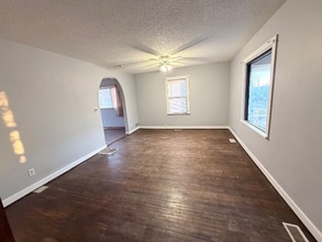 2343 E 12th St in Des Moines, IA - Building Photo - Building Photo