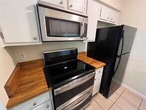 2450 Ashdale Dr in Austin, TX - Building Photo - Building Photo