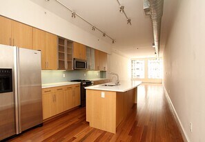 239 Market St in Philadelphia, PA - Building Photo