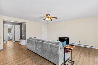 22 Radio Pl, Unit 8 in Stamford, CT - Building Photo - Building Photo