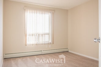 7331-7331 South Terwillegar Dr NW in Edmonton, AB - Building Photo - Building Photo
