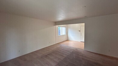 2004 Robbie Ave in Modesto, CA - Foto de edificio - Building Photo