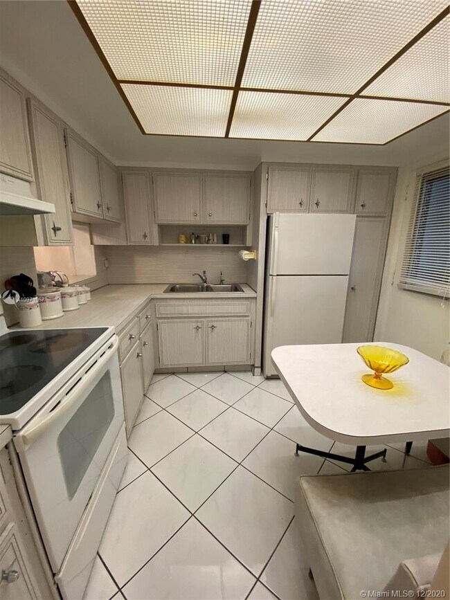1481 NE Miami Gardens Dr-Unit -174 in Miami, FL - Building Photo - Building Photo