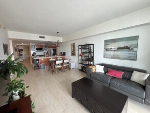 185 SW 7th St, Unit 3403 in Miami, FL - Building Photo - Building Photo