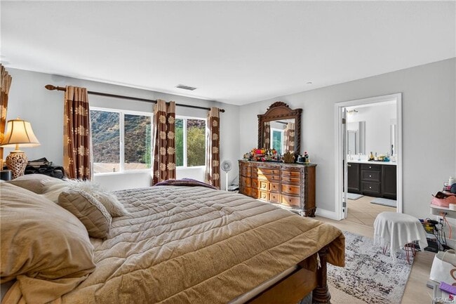 26813 Cherry Willow Dr in Santa Clarita, CA - Building Photo - Building Photo