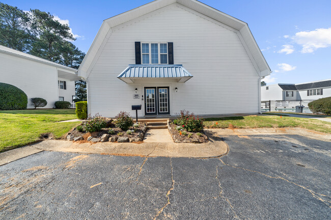 Country Club Townhomes in Milledgeville, GA - Foto de edificio - Building Photo